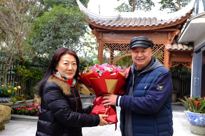 6党委副书记侯钫看望慰问原正院级调研员彭建辉.jpg 6党委副书记侯钫看望慰问原正院级调研员彭建辉.jpg