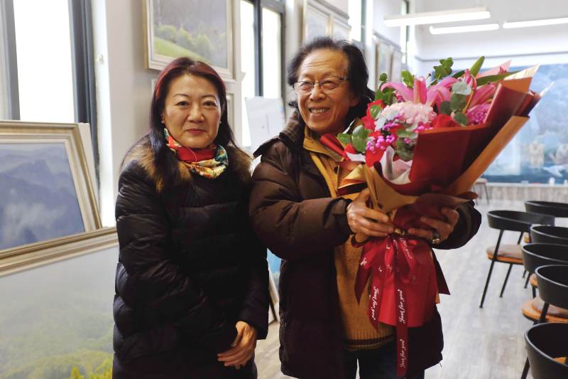 7党委副书记侯钫看望慰问川音成都美术学院原院长马一平.jpg 7党委副书记侯钫看望慰问川音成都美术学院原院长马一平.jpg