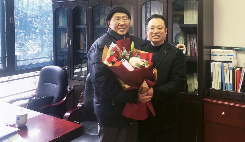 9党委常委、副院长孙洪斌看望慰问原副院级调研员戴定中.jpg 9党委常委、副院长孙洪斌看望慰问原副院级调研员戴定中.jpg