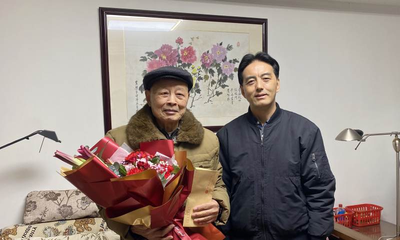 13党委常委雍敦全看望慰问离休干部李兴文.jpg 13党委常委雍敦全看望慰问离休干部李兴文.jpg
