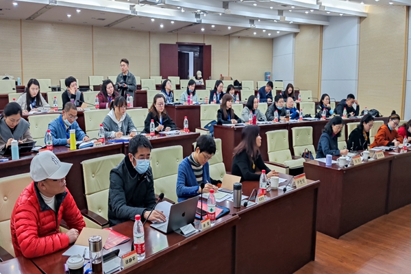 3培训学员认真听讲_副本.jpg 3培训学员认真听讲_副本.jpg